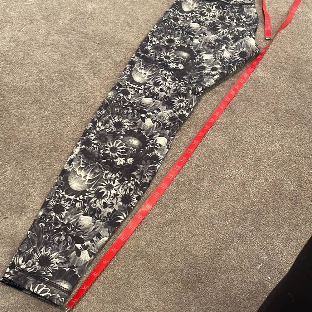 🐿️ Floral LuluLemon Leggings - Picture 3 of 7